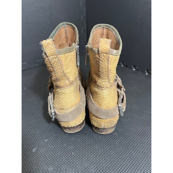 Donald J Pliner Women's Wade Snake Print Leather Riding Ankle‎ Boot Size 7M - Picture 7 of 9